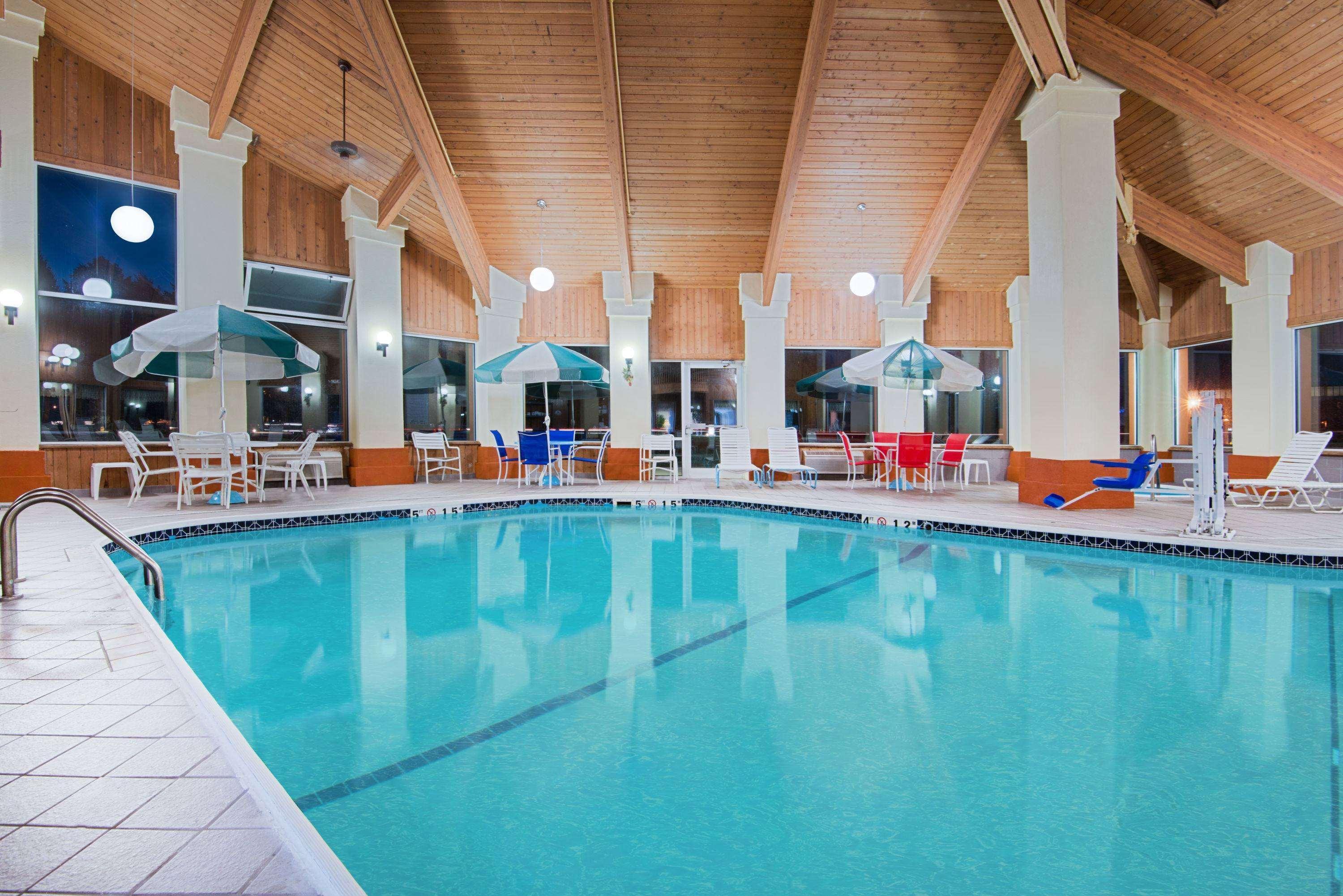 Baymont By Wyndham Pella Motel Exterior photo