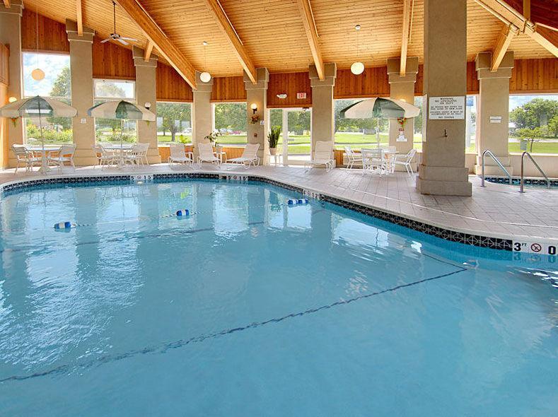 Baymont By Wyndham Pella Motel Exterior photo